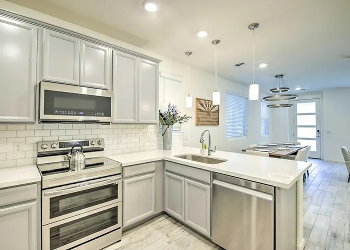 Holiday home 6 Mi To Dtwn Newly Built Townhome *