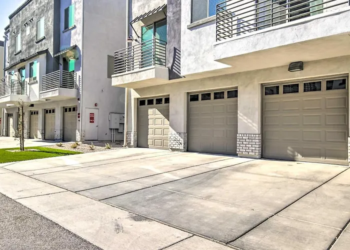 Holiday home 6 Mi To Dtwn Newly Built Townhome *