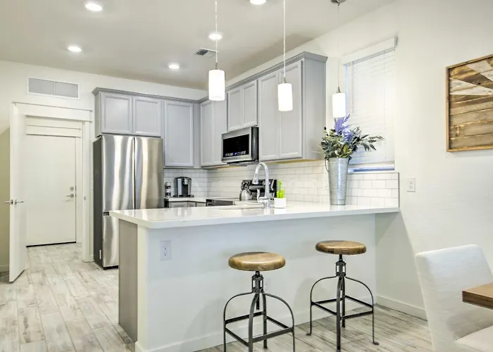 Holiday home 6 Mi To Dtwn Newly Built Townhome *