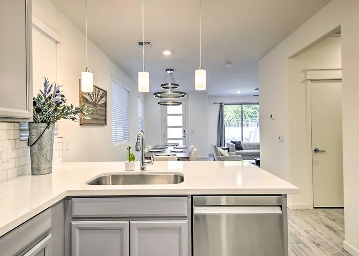 Holiday home 6 Mi To Dtwn Newly Built Townhome *