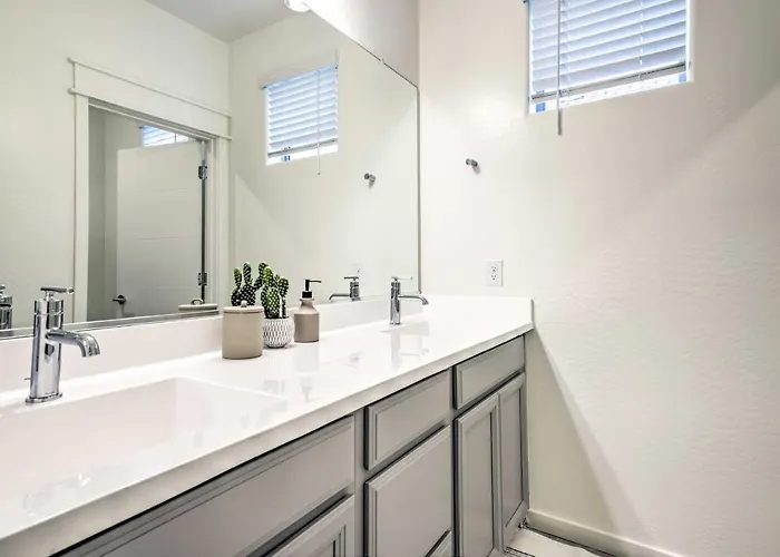 Holiday home 6 Mi To Dtwn Newly Built Townhome Chandler